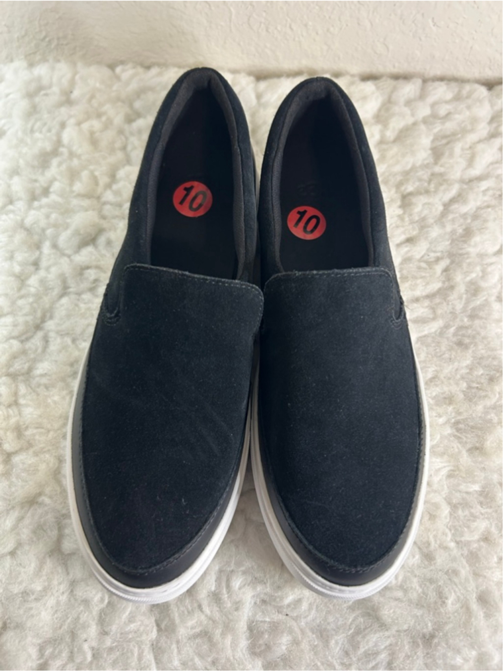 NWOB UGG Zilo Suede Slip-On Sneaker Women Size 10